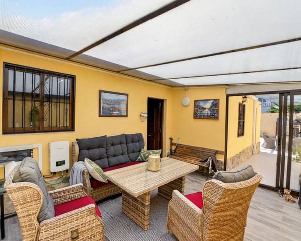 3 bedroom Villa for sale in Aguas Nuevas, Torrevieja with pool - € 496,000 (Ref: 10026213)