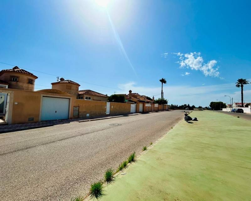 3 soveværelse Villa til salg i Torrevieja med swimmingpool - € 360.000 (Ref: 10026306)