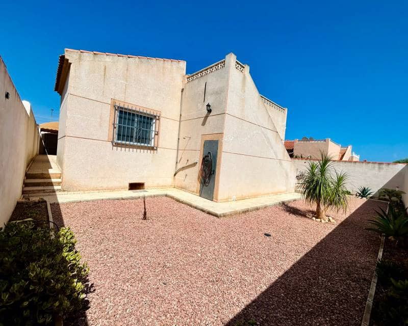 3 soveværelse Villa til salg i Torrevieja med swimmingpool - € 360.000 (Ref: 10026306)
