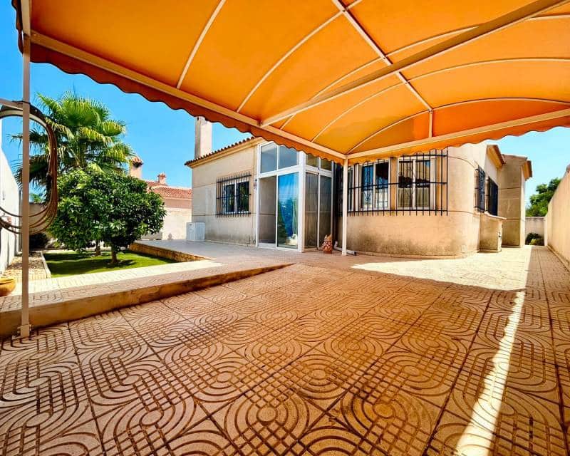3 soveværelse Villa til salg i Torrevieja med swimmingpool - € 360.000 (Ref: 10026306)