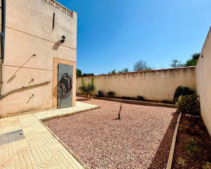 3 soveværelse Villa til salg i Torrevieja med swimmingpool - € 360.000 (Ref: 10026306)
