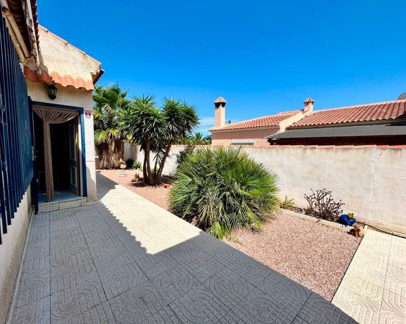 3 soveværelse Villa til salg i Torrevieja med swimmingpool - € 360.000 (Ref: 10026306)