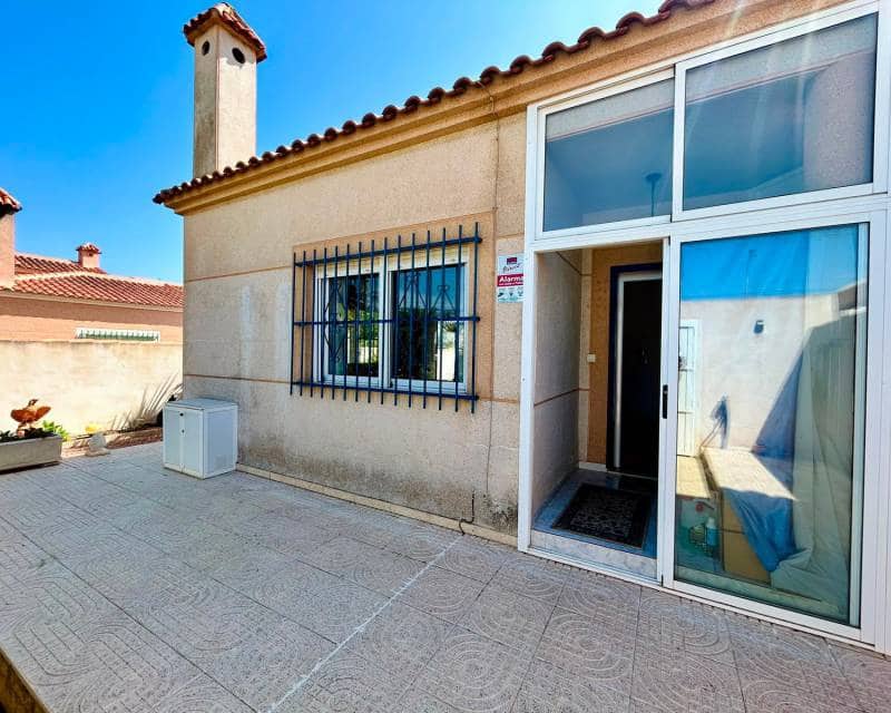 3 soveværelse Villa til salg i Torrevieja med swimmingpool - € 360.000 (Ref: 10026306)