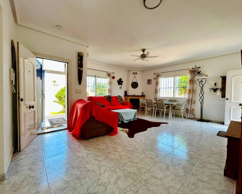 3 soveværelse Villa til salg i Torrevieja med swimmingpool - € 360.000 (Ref: 10026306)
