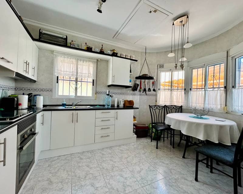3 soveværelse Villa til salg i Torrevieja med swimmingpool - € 360.000 (Ref: 10026306)
