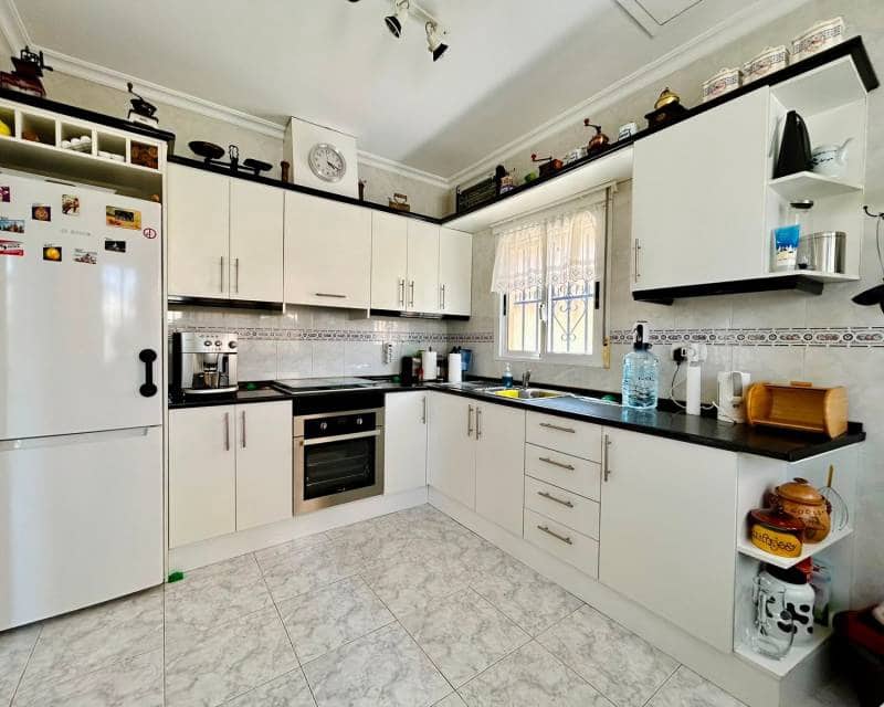 3 soveværelse Villa til salg i Torrevieja med swimmingpool - € 360.000 (Ref: 10026306)
