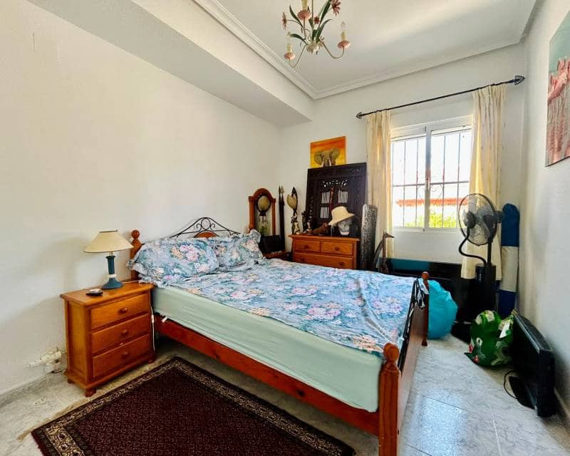 3 soveværelse Villa til salg i Torrevieja med swimmingpool - € 360.000 (Ref: 10026306)