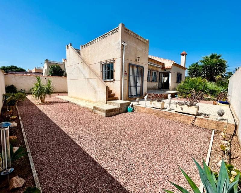 3 soveværelse Villa til salg i Torrevieja med swimmingpool - € 360.000 (Ref: 10026306)