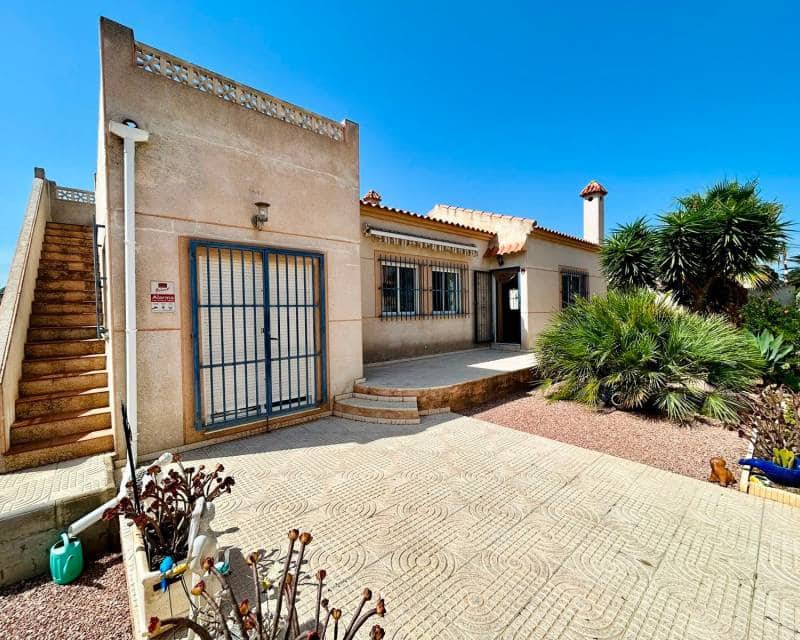 3 soveværelse Villa til salg i Torrevieja med swimmingpool - € 360.000 (Ref: 10026306)