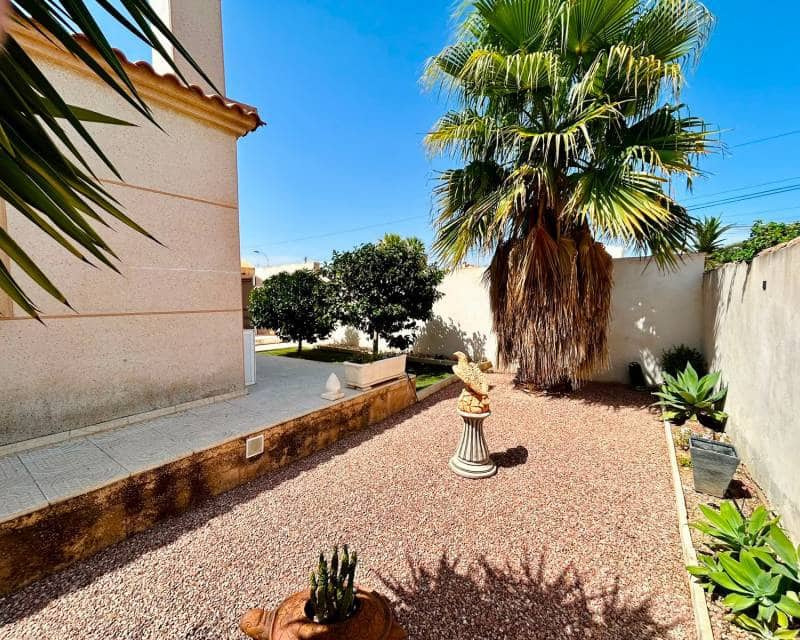 3 soveværelse Villa til salg i Torrevieja med swimmingpool - € 360.000 (Ref: 10026306)