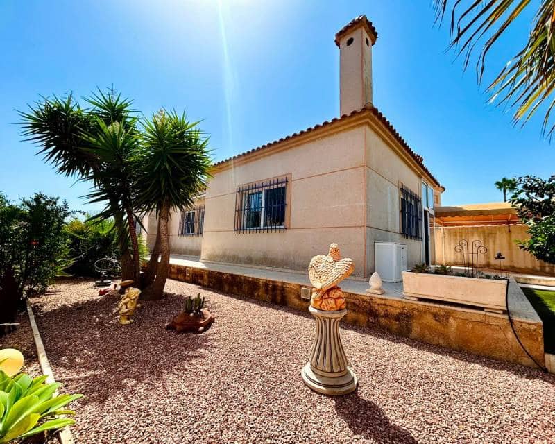 3 soveværelse Villa til salg i Torrevieja med swimmingpool - € 360.000 (Ref: 10026306)