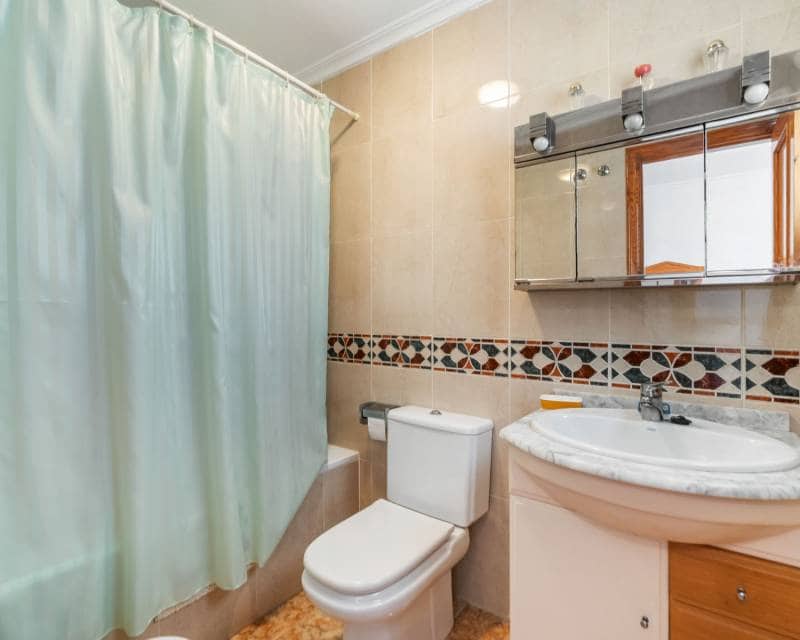 3 bedroom Penthouse for sale in Torrevieja with garage - € 229,000 (Ref: 10026307)