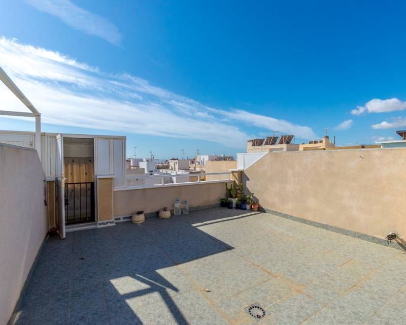 3 bedroom Penthouse for sale in Torrevieja with garage - € 229,000 (Ref: 10026307)