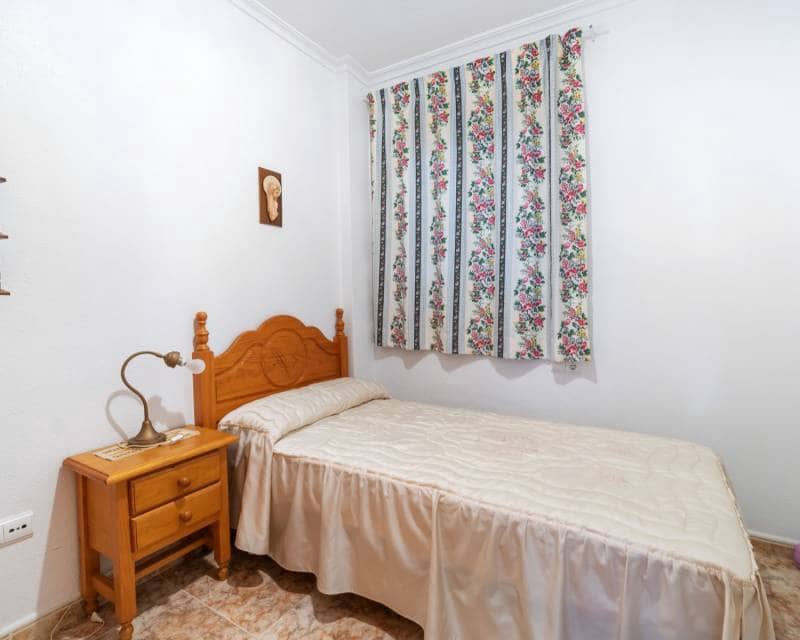 3 bedroom Penthouse for sale in Torrevieja with garage - € 229,000 (Ref: 10026307)