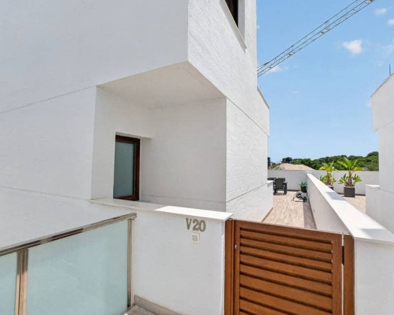 3 quarto Moradia para venda em Los Balcones com piscina - 495 000 € (Ref: 10026309)