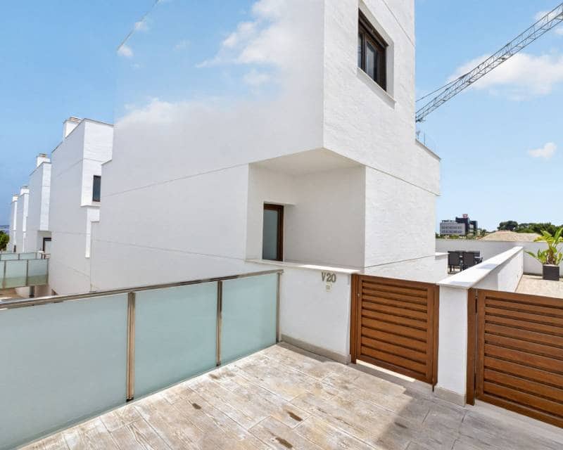 3 quarto Moradia para venda em Los Balcones com piscina - 495 000 € (Ref: 10026309)