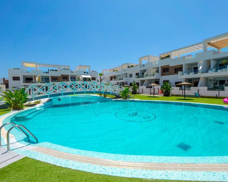 3 quarto Moradia para venda em Los Balcones com piscina - 495 000 € (Ref: 10026309)