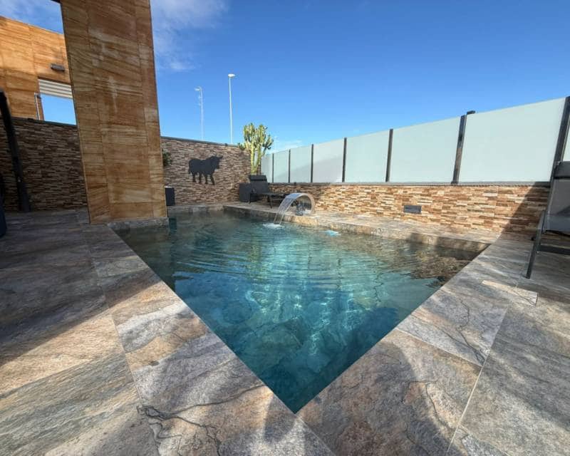 3 makuuhuone Huvila myytävänä paikassa Orihuela Costa mukana uima-altaan - 585 000 € (Ref: 10029701)