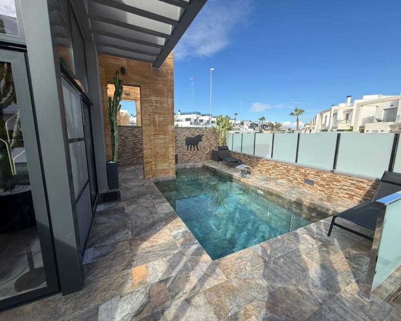 3 makuuhuone Huvila myytävänä paikassa Orihuela Costa mukana uima-altaan - 585 000 € (Ref: 10029701)