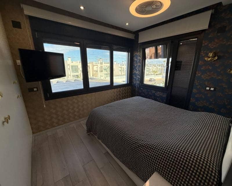 3 makuuhuone Huvila myytävänä paikassa Orihuela Costa mukana uima-altaan - 585 000 € (Ref: 10029701)