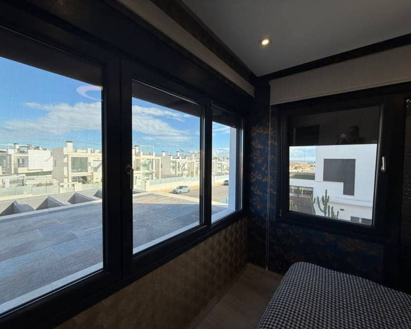 3 makuuhuone Huvila myytävänä paikassa Orihuela Costa mukana uima-altaan - 585 000 € (Ref: 10029701)
