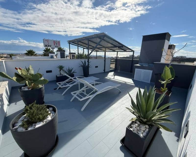3 makuuhuone Huvila myytävänä paikassa Orihuela Costa mukana uima-altaan - 585 000 € (Ref: 10029701)