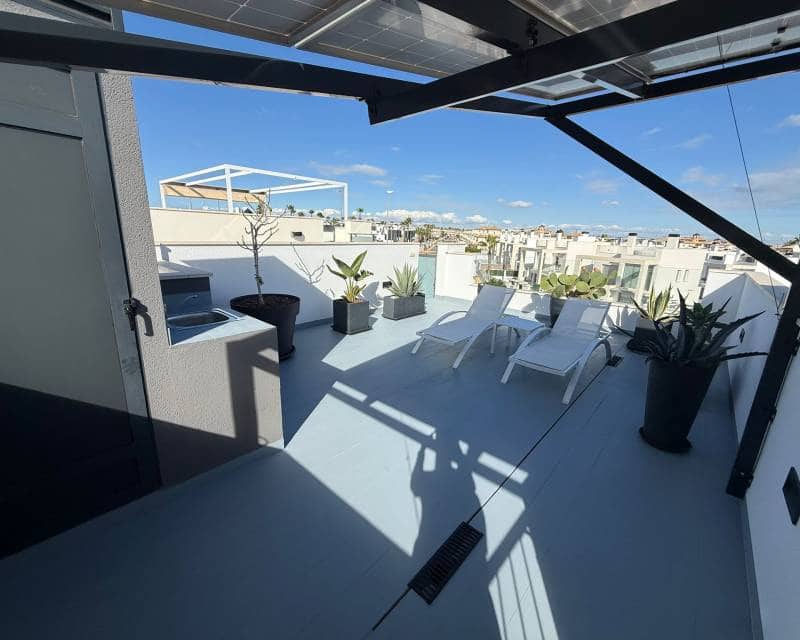 3 makuuhuone Huvila myytävänä paikassa Orihuela Costa mukana uima-altaan - 585 000 € (Ref: 10029701)