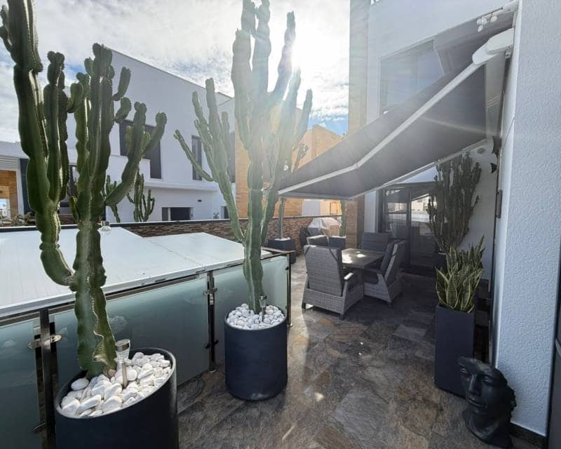3 makuuhuone Huvila myytävänä paikassa Orihuela Costa mukana uima-altaan - 585 000 € (Ref: 10029701)