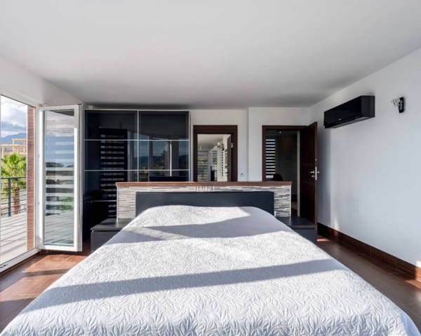 7 sovrum Villa till salu i Pueblo - Urbanizaciones, Alfaz del Pi / L'Alfàs del Pi med pool - 1 290 000 € (Ref: 10029702)