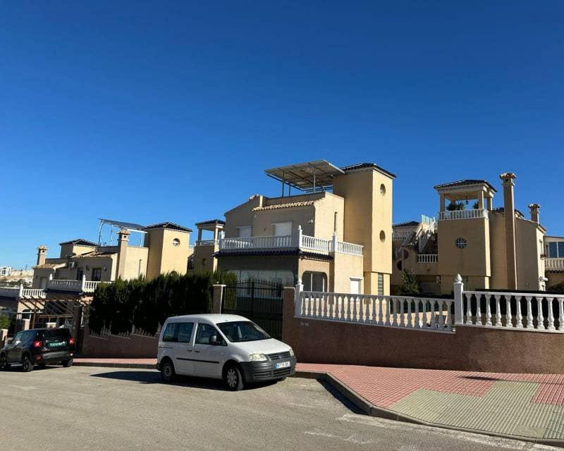 4 sovrum Villa till salu i Torrevieja med pool - 470 000 € (Ref: 10030924)