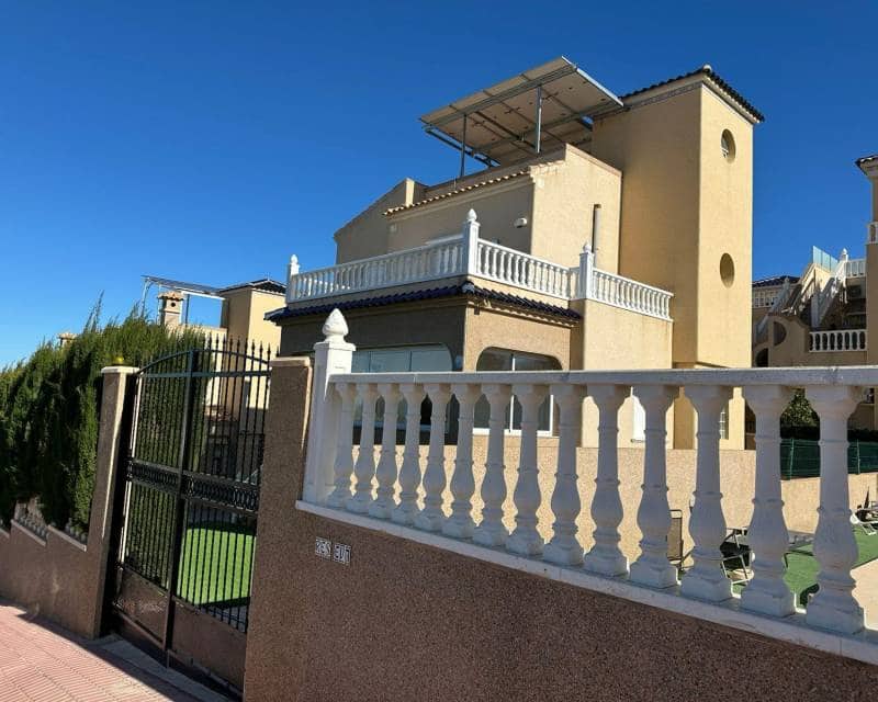 4 sovrum Villa till salu i Torrevieja med pool - 470 000 € (Ref: 10030924)