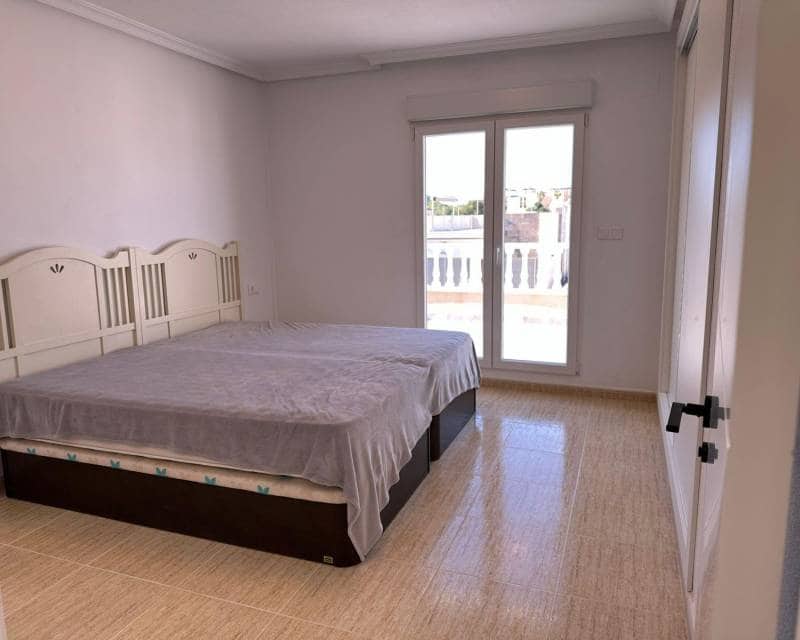 4 sovrum Villa till salu i Torrevieja med pool - 470 000 € (Ref: 10030924)