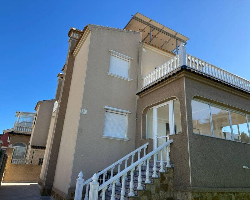 4 sovrum Villa till salu i Torrevieja med pool - 470 000 € (Ref: 10030924)
