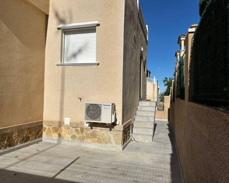4 sovrum Villa till salu i Torrevieja med pool - 470 000 € (Ref: 10030924)