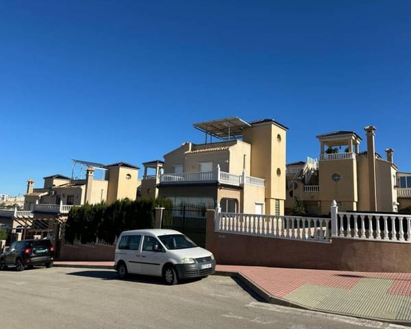 4 sovrum Villa till salu i Torrevieja med pool - 470 000 € (Ref: 10030924)