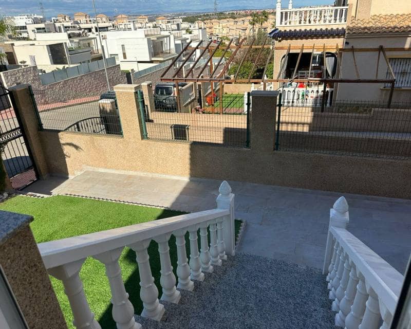 4 sovrum Villa till salu i Torrevieja med pool - 470 000 € (Ref: 10030924)
