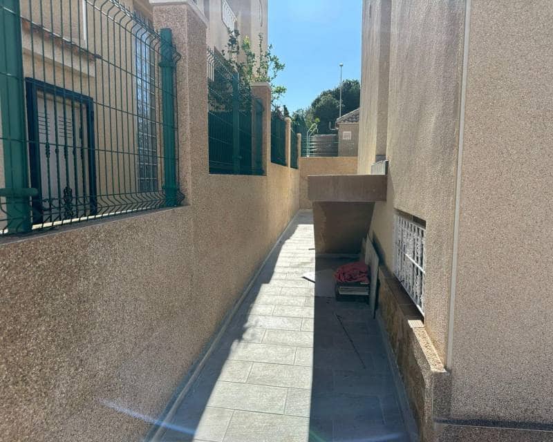 4 sovrum Villa till salu i Torrevieja med pool - 470 000 € (Ref: 10030924)