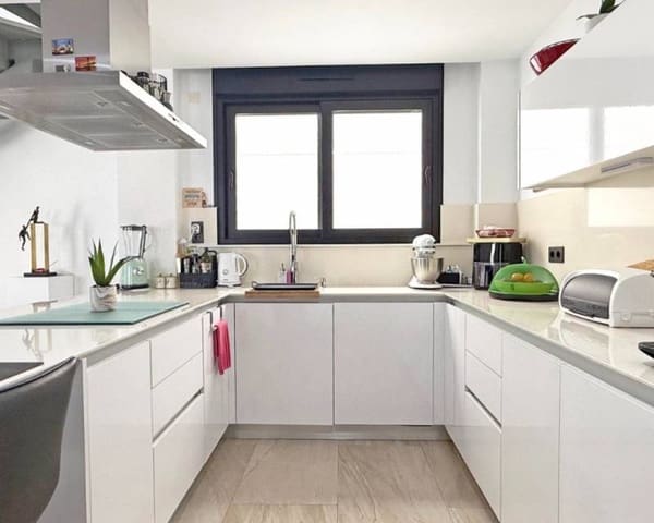 3 soverom Villa til salgs i Villamartin, Orihuela med svømmebasseng - € 495 000 (Ref: 10030925)
