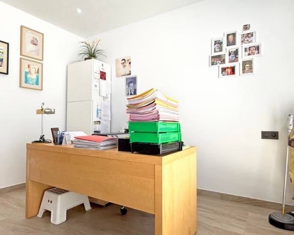 3 soverom Villa til salgs i Villamartin, Orihuela med svømmebasseng - € 495 000 (Ref: 10030925)