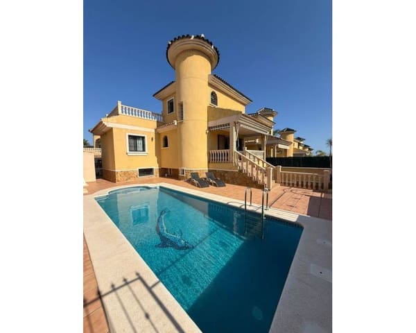4 soveværelse Villa til salg i Villamartin, Orihuela med swimmingpool - € 410.000 (Ref: 10031039)
