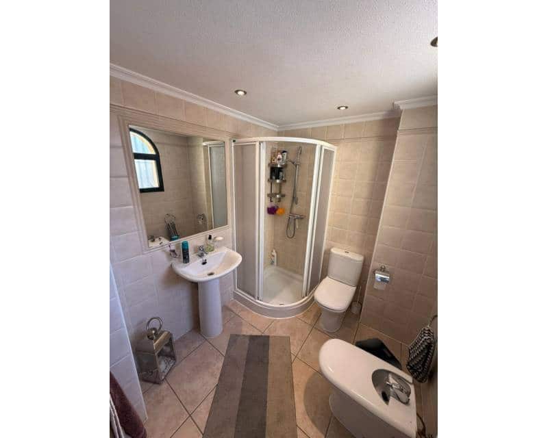 4 soveværelse Villa til salg i Villamartin med swimmingpool - € 410.000 (Ref: 10031039)