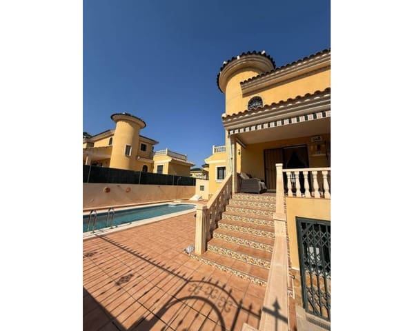 4 soveværelse Villa til salg i Villamartin, Orihuela med swimmingpool - € 410.000 (Ref: 10031039)