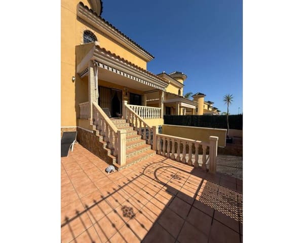 4 soveværelse Villa til salg i Villamartin, Orihuela med swimmingpool - € 410.000 (Ref: 10031039)