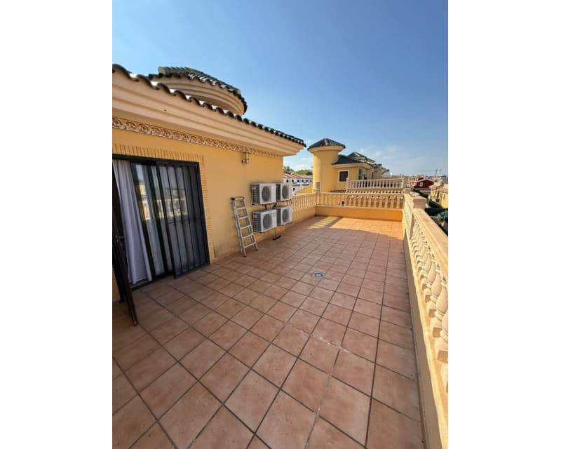 4 soveværelse Villa til salg i Villamartin med swimmingpool - € 410.000 (Ref: 10031039)