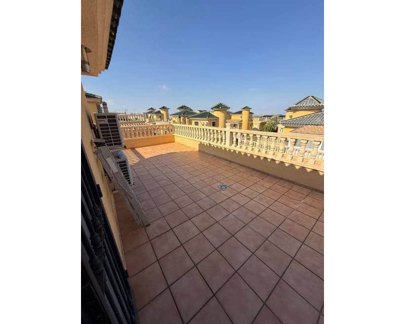 4 soveværelse Villa til salg i Villamartin med swimmingpool - € 410.000 (Ref: 10031039)