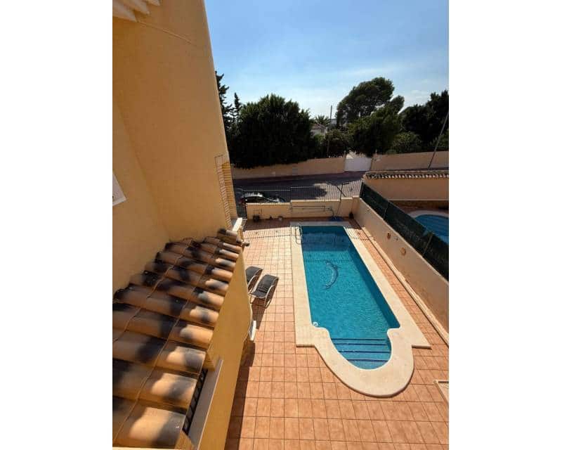 4 soveværelse Villa til salg i Villamartin med swimmingpool - € 410.000 (Ref: 10031039)