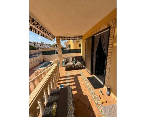 4 soveværelse Villa til salg i Villamartin, Orihuela med swimmingpool - € 410.000 (Ref: 10031039)