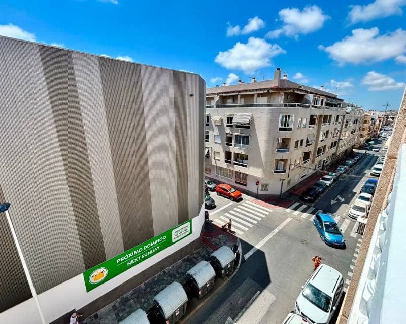 1 slaapkamer Appartement te koop in Torrevieja met zwembad - € 149.000 (Ref: 10032438)