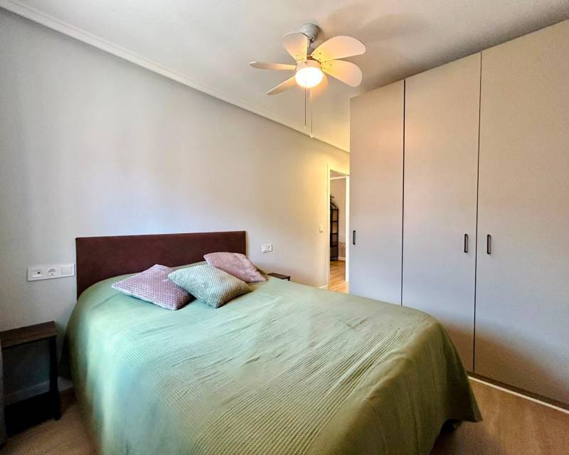 1 slaapkamer Appartement te koop in Torrevieja met zwembad - € 149.000 (Ref: 10032438)