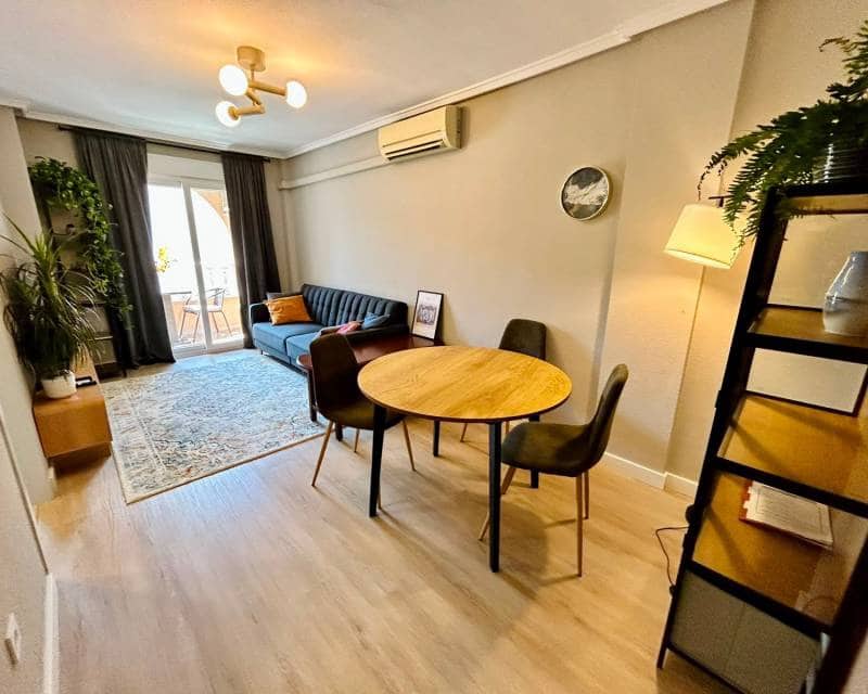 1 slaapkamer Appartement te koop in Torrevieja met zwembad - € 149.000 (Ref: 10032438)